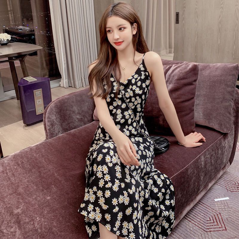 Đầm Hai Dây Dáng Chữ A Màu Đen Họa Tiết Hoa Cúc Phong Cách Pháp