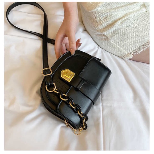 Túi Nữ Đeo Chéo Sang Chảnh Chất Liệu Da Pu Dày Dặn- Đen/Trắng