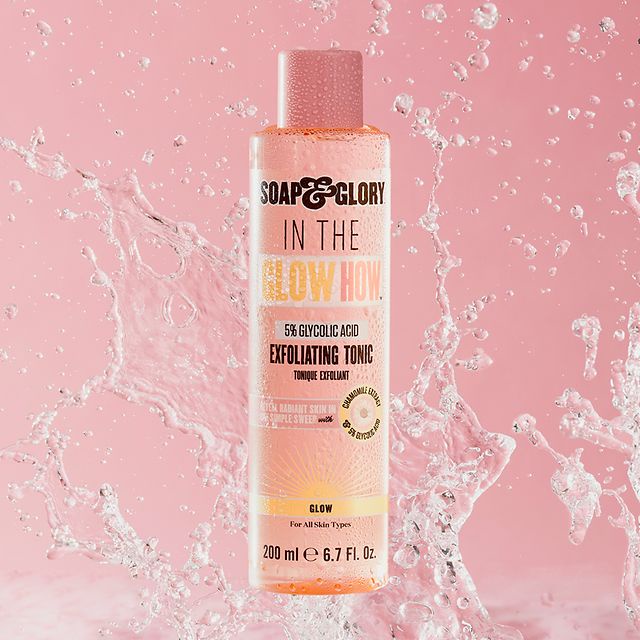 Toner tẩy tế bào chết Soap and Glory 'In The Glow How' 5% Glycolic Acid Exfoliating Tonic