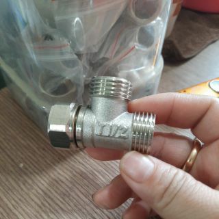 Van chia 2 đường nước