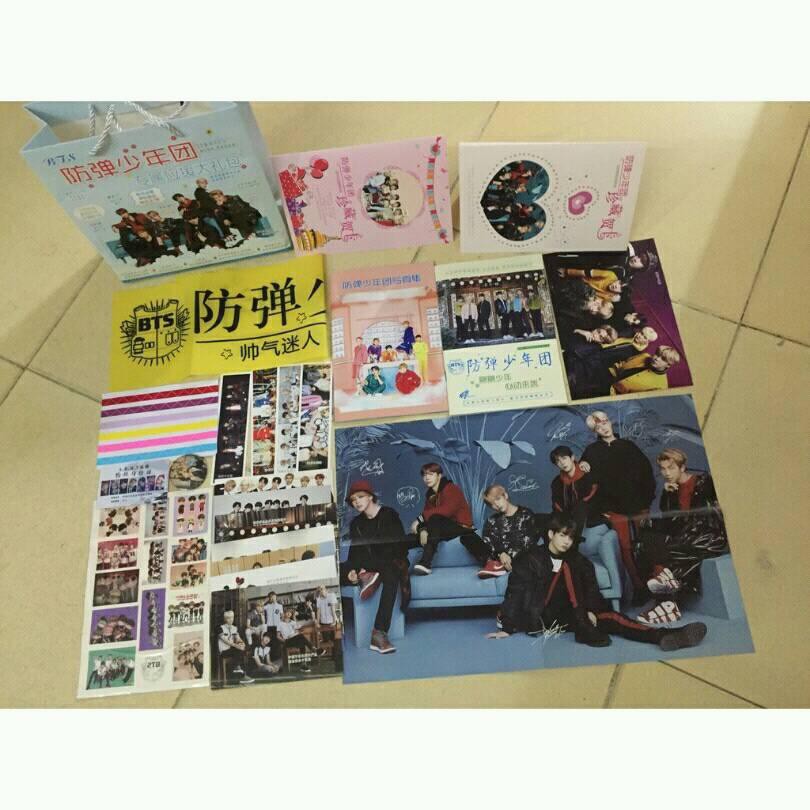 Túi quà bts exo có poster postcard bookmark banner huy hiệu thiếp ảnh dán album ảnh thần tượng idol Hàn Quốc