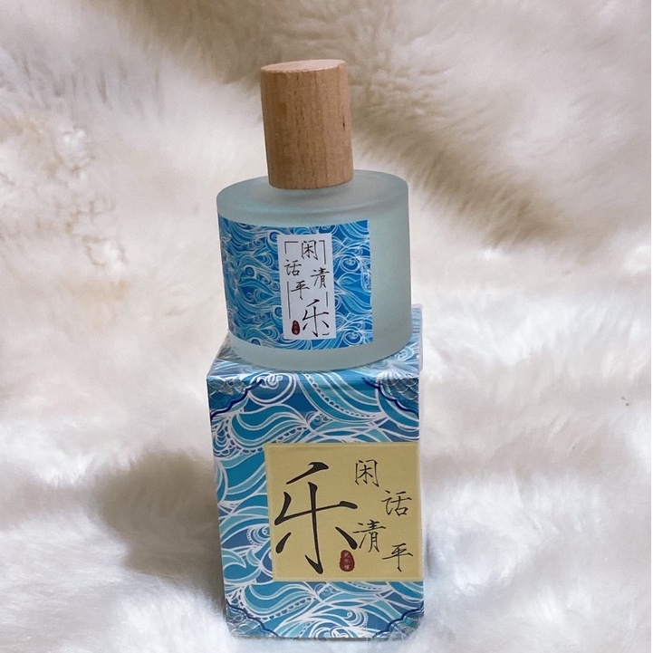 Nước hoa nắp gỗ cổ trang thơm lâu