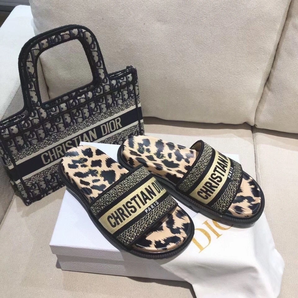 Dép Quai Ngang Đế Dày Thêu Họa Tiết Thời Trang Cho Nữ 2022