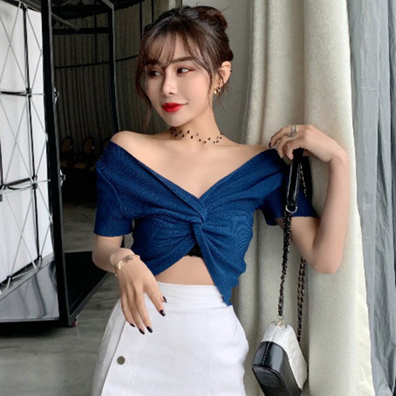 Áo Croptop dệt kim thiết kế cổ chữ V quyến rũ | BigBuy360 - bigbuy360.vn