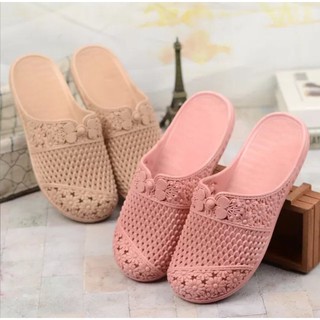 Dép sục nhựa dẻo bít mũi viền hoa