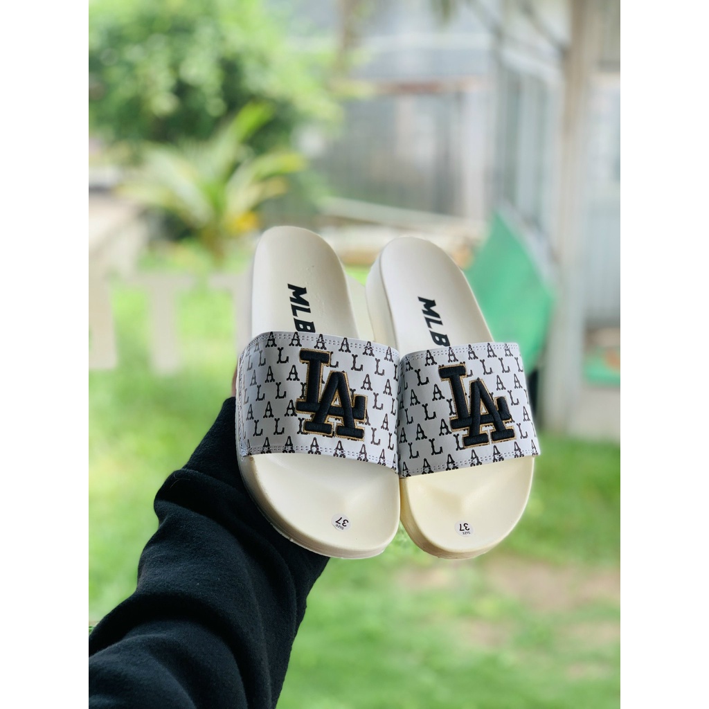 Dép 𝐌𝐋𝐁 UNISEX mẫu dép thể thao ❤️Freeship + Hộp ❤️ Dép LA bóng chày quai ngang nam nữ chữ thêu nỗi kèm ful tag mác CC