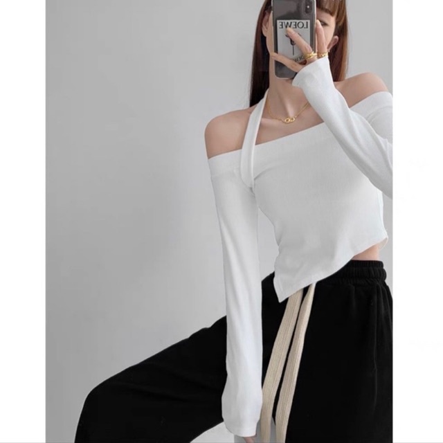 Áo croptop vạt chéo trễ vai tay dài