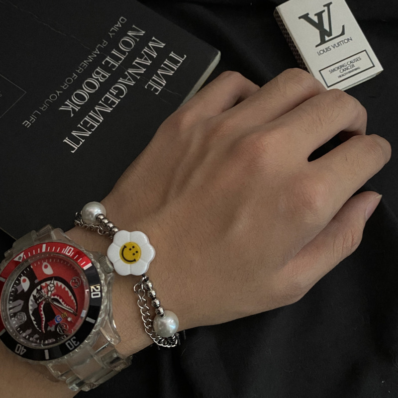 Vòng Tay Đính Ngọc Trai Giả Mặt Cười Phong Cách Harajuku Thời Trang Unisex 19402