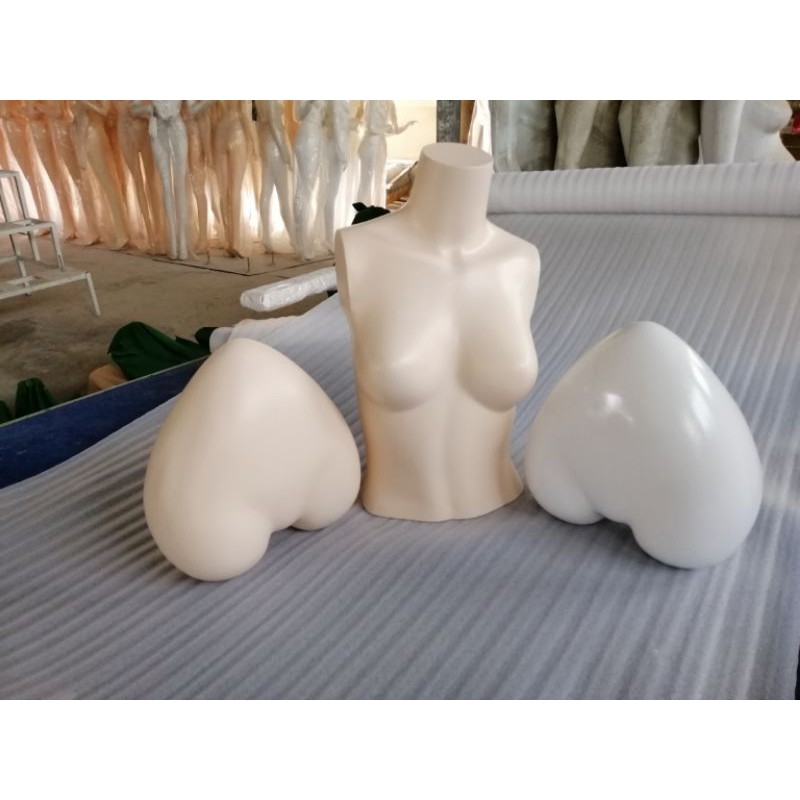 manơcanh mông trái tim trưng đồ lót nữ