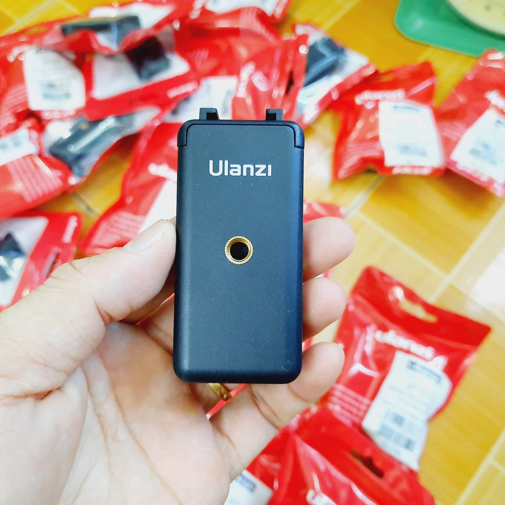 Kẹp giữ điện thoại Ulanzi ST-07 có vị trí gắn đèn, mciro
