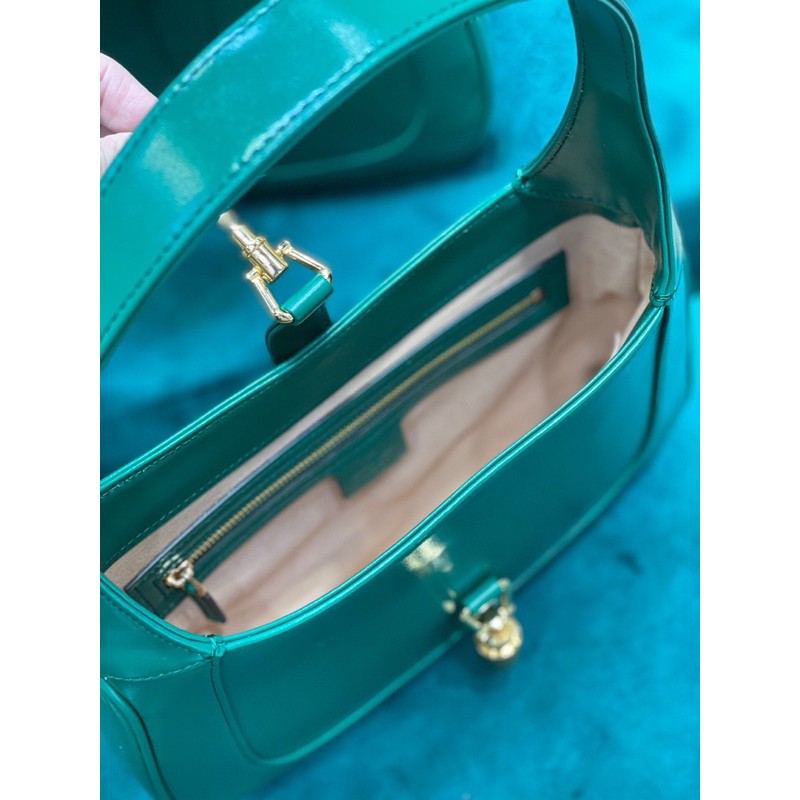 Túi xách Dây đeo vai thứ hai có thể được gắn chặt vào túi xách bằng khóa đưa phong cách thời trang hiện đại gucci GC gg