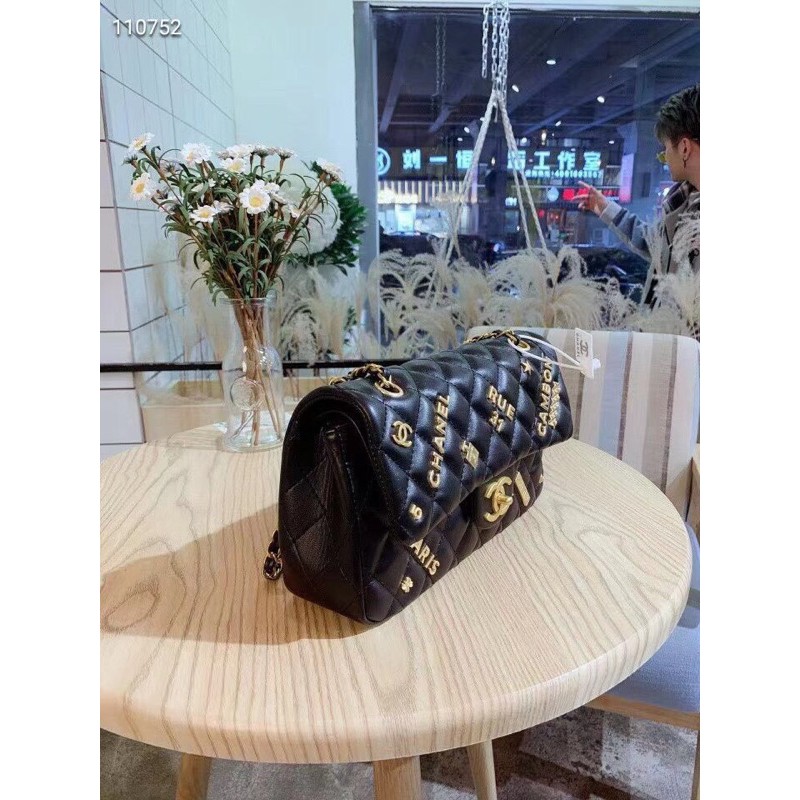 Túi đeo chéo hoạ tiết charm