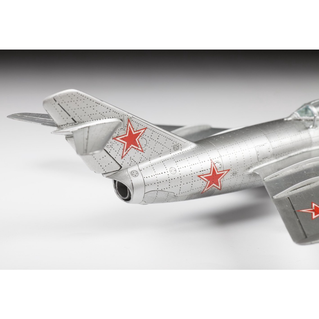 Mô hình lắp ráp | Máy bay tiêm kích Mikoyan-Gurevich MiG-15 "Fagot" tỷ lệ 1/72 | Zvezda