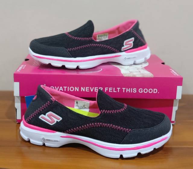 Skechers Giày Lười Thiết Kế Đơn Giản Thời Trang Trẻ Trung Cho Nữ