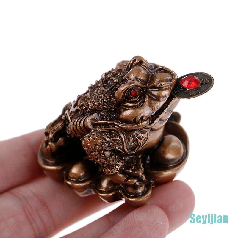 Tượng hình con cóc ngậm đồng xu độc đáo
