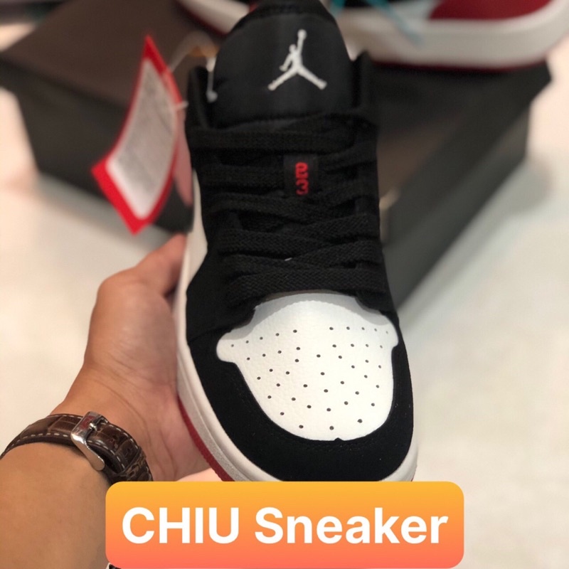 Giày thể thao Jordan cổ thấp đen đỏ jd1 low black toe phiên bản SC da thật