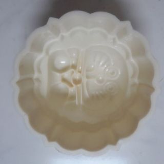 KHUÔN RAU CÂU TRUNG THU 9CM DOREMON