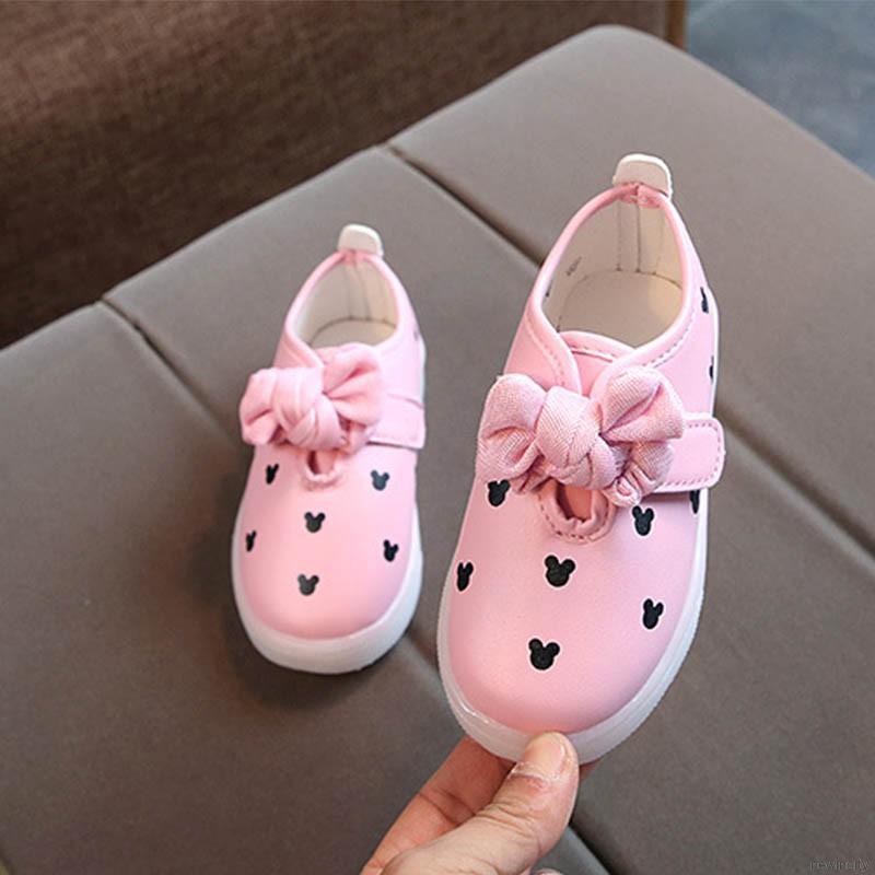 Giày sneaker đế mềm hình Mickey cho bé gái