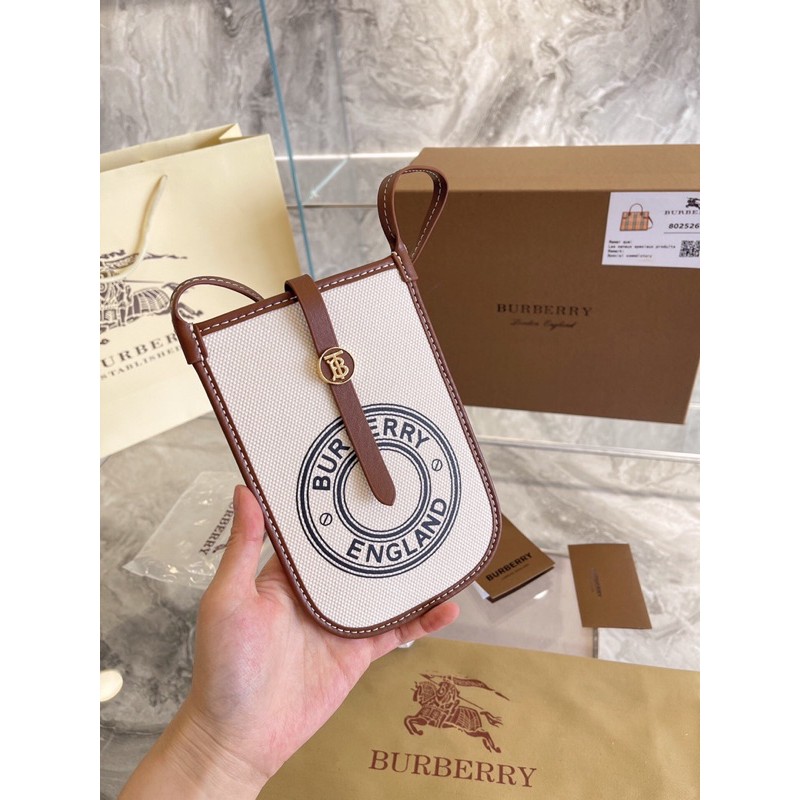 Túi đeo chéo Đây là mẫu couple dành cho cả nam và nữ burberry bbr
