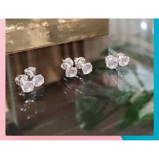 Bông tai nụ size trung đá saphia cao cấp.