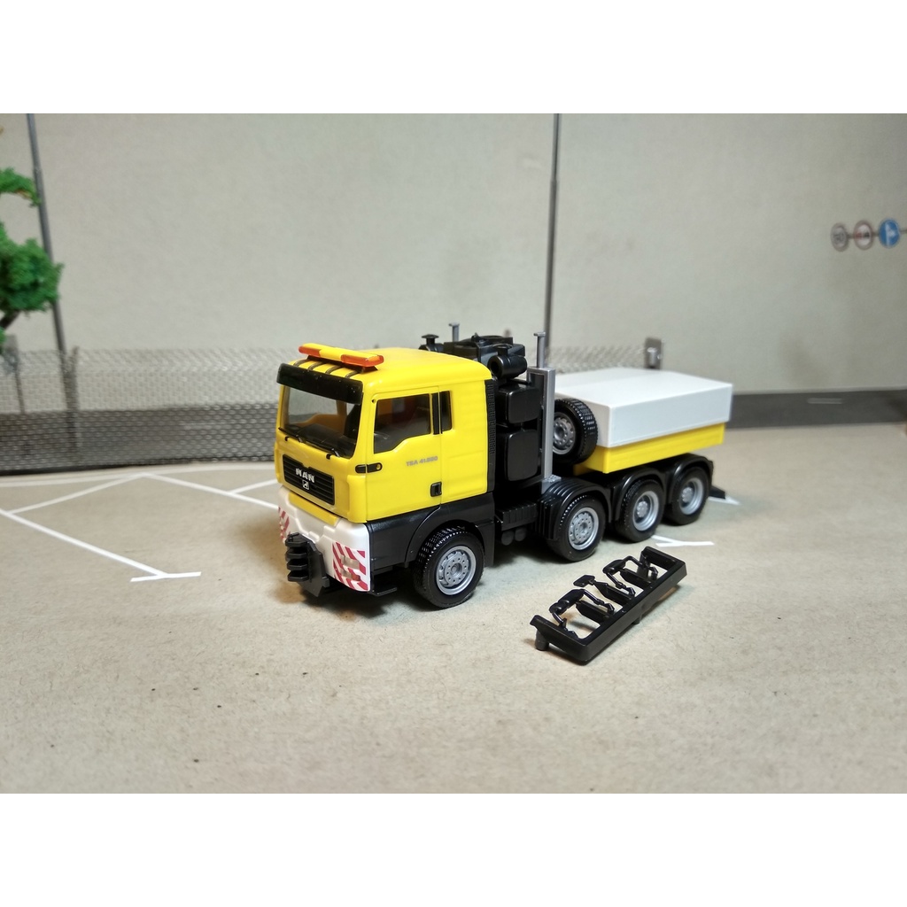 Mô hình xe tải 1:87 Herpa Man TGA 41.660 8x4