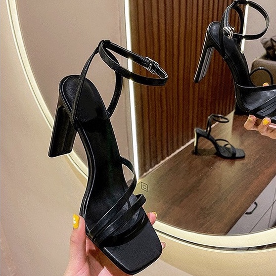 Giày sandal nữ mã S49 mũi vuông cao 9cm gót dẹp hàng đẹp sang chảnh trend 2022 có 2 màu trắng và đen