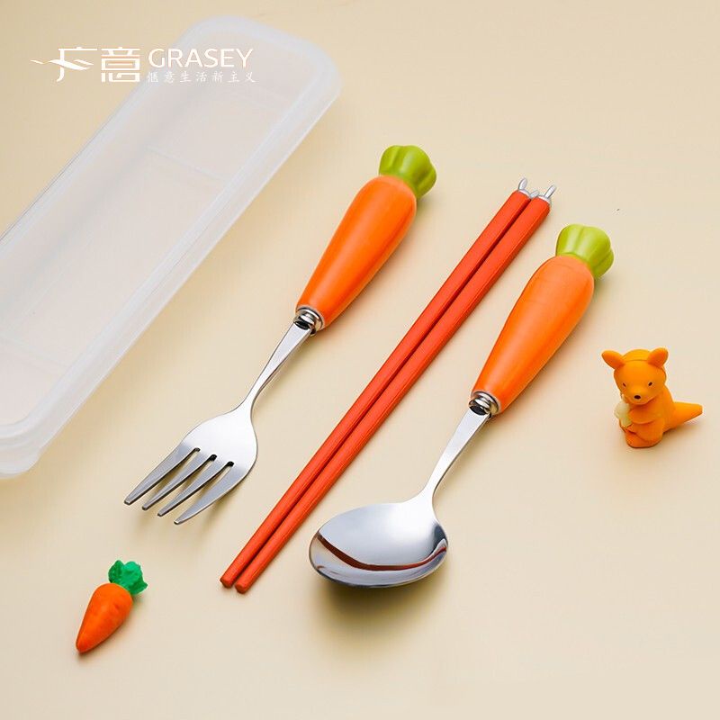 Bộ Muỗng Nĩa Đũa Hình Củ Cà Rốt Dễ Thương