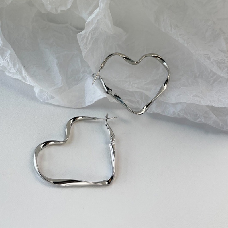 Khuyên Tai Hình Trái Tim Đơn Giản Phong Cách Hàn Quốc Sang Trọng