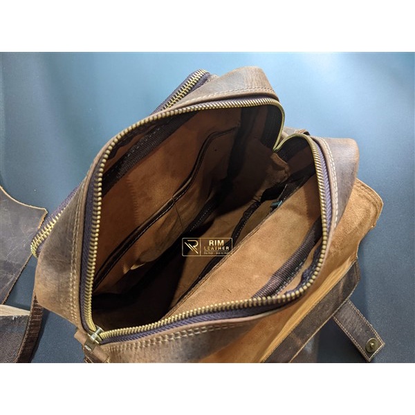 Túi Đeo Chéo Da Bò Sáp Dáng Hộp Đứng Khóa Bấm Giả Cài