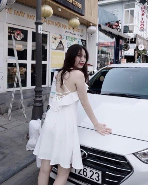 Váy trắng xòe hở lưng cổ bướm xinh xắn
