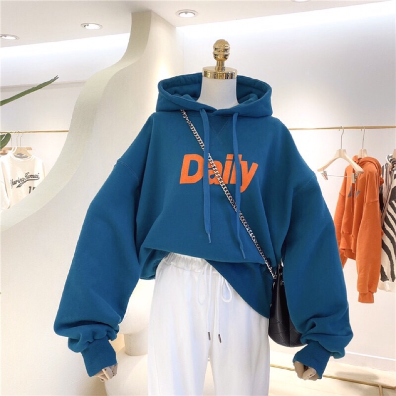 Áo hoddie dáng dài form rộng in chữ daily thời trang