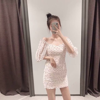 Váy chấm bi