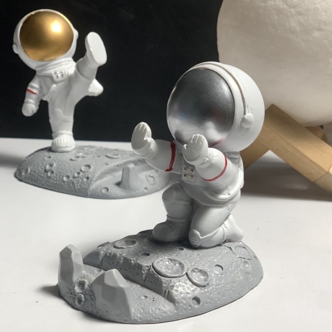 Giá Đỡ Điện Thoại Di Động Đa Năng Tượng Phi Hành Gia Sáng Tạo