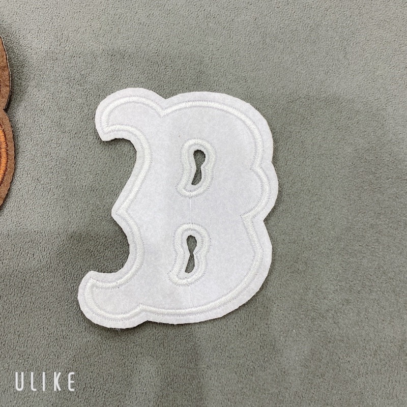 LOGO thêu chữ B  siêu đẹp