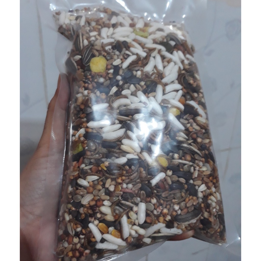 Thức ăn hamster cao cấp có sâu khô