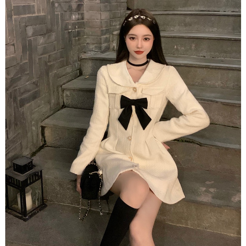 Váy Đầm Liền Dáng Dạ Xòe Màu Trắng Cổ Bèo Gắn Nơ Tiểu Thư Phong Cách Sanh Chảnh Điệu Đà Hàng Quảng Châu Cao Cấp Loại 1