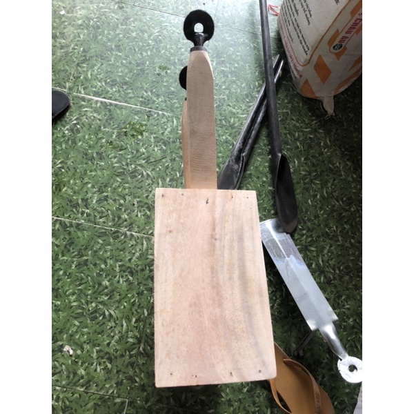 Bàn nạo dừa gỗ ghế ngồi