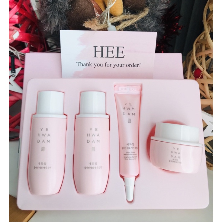 Bộ dưỡng sáng hồng ngừa lão hóa Yehwadam Plum Flower Revitalizing Gift Set (4SP)