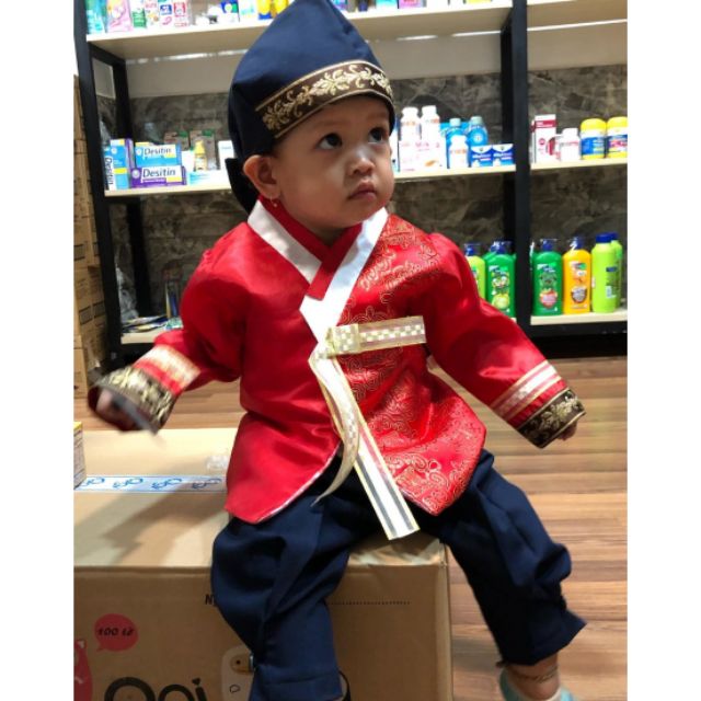 Bộ hanbok gấm đỏ cho bé trai 1 tuổi