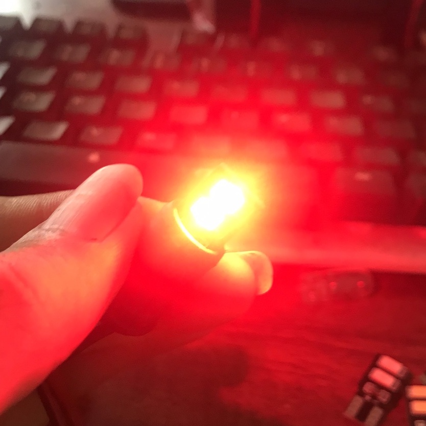 Bóng xin nhan 7 màu và một màu chân T10 lắp mọi dòng xe và lắp đồng hồ số wave dream sirius...