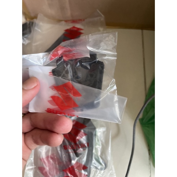 Nắp bình nước phụ chính hãng satria , raider fi