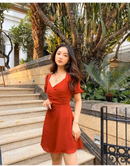 Đầm đỏ cổ đắp chéo hở lưng