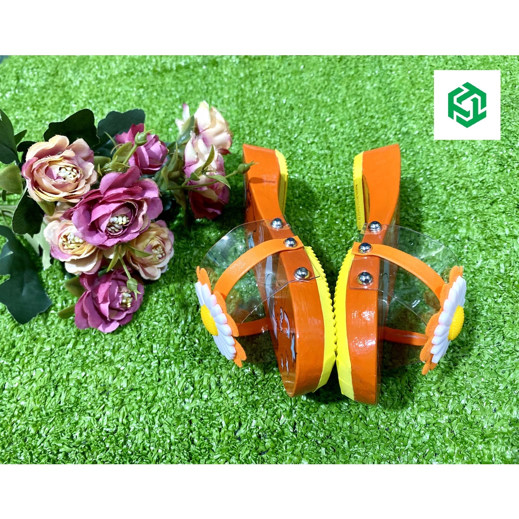 GUỐC GỖ CHO BÉ TỪ 18 THÁNG - 6 TUỔI màu CAM giá 65.000đ - 70.000đ, quai giao đúng màu, họa tiết quai giao ngẫu nhiên