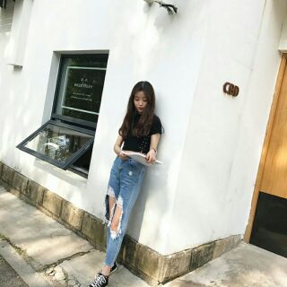 Áo thun crop dây đan chéo