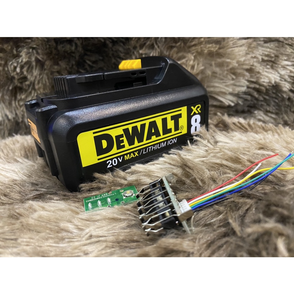 Vỏ mạch pin Dewalt 8AH 20V Li-ion 2 hàng cell 21700 có led báo pin, nhận sạc zin. BN.