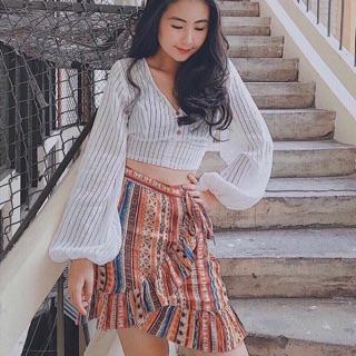 Áo trắng croptop sọc tay phồng