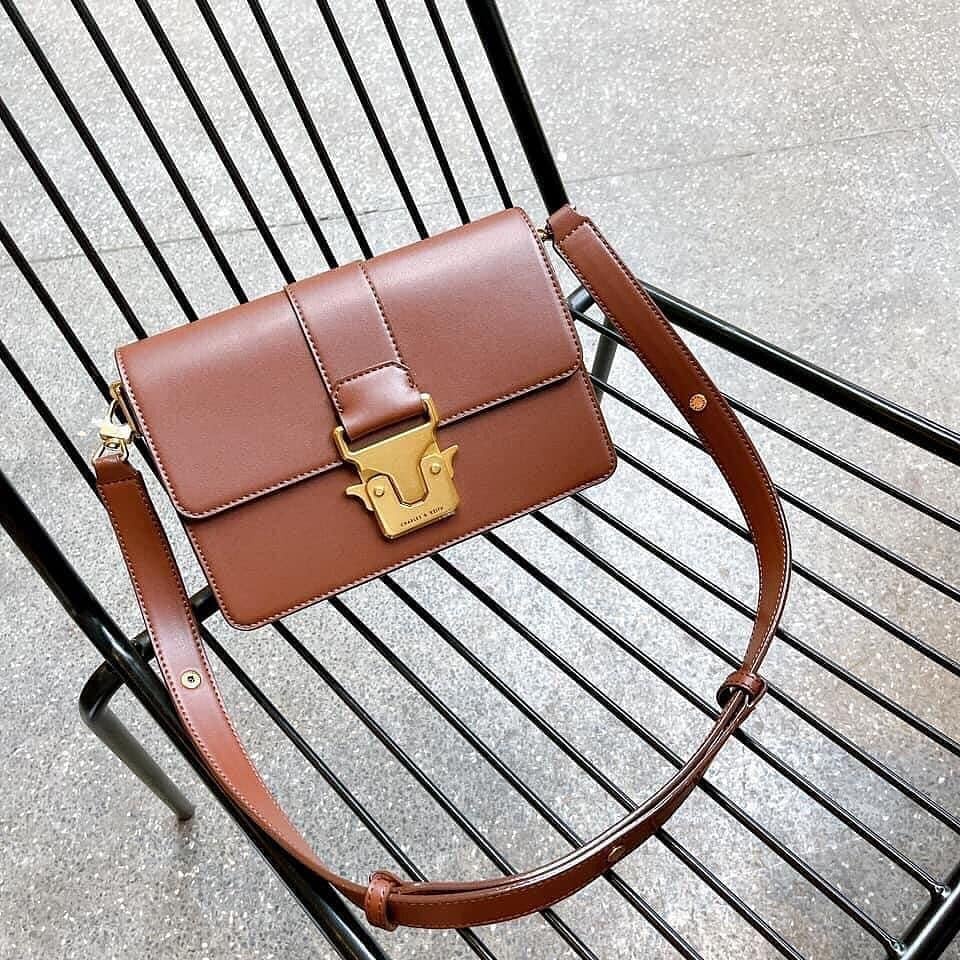 Túi Sừng Trâu Charles and Keith chính hãng