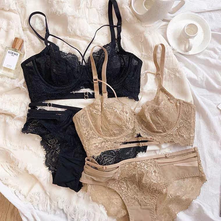 Bộ lót có gọng không mút dây chéo Charm 20215 nâng ngực tạo form sexy