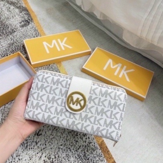Ví Mk để tiền và giấy tờ có nhiều ngăn để cất thẻ