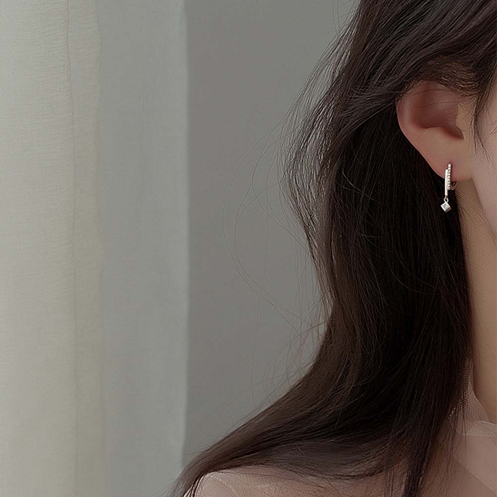 Khuyên Tai Nữ Trang Tạo Hình Độc Đáo